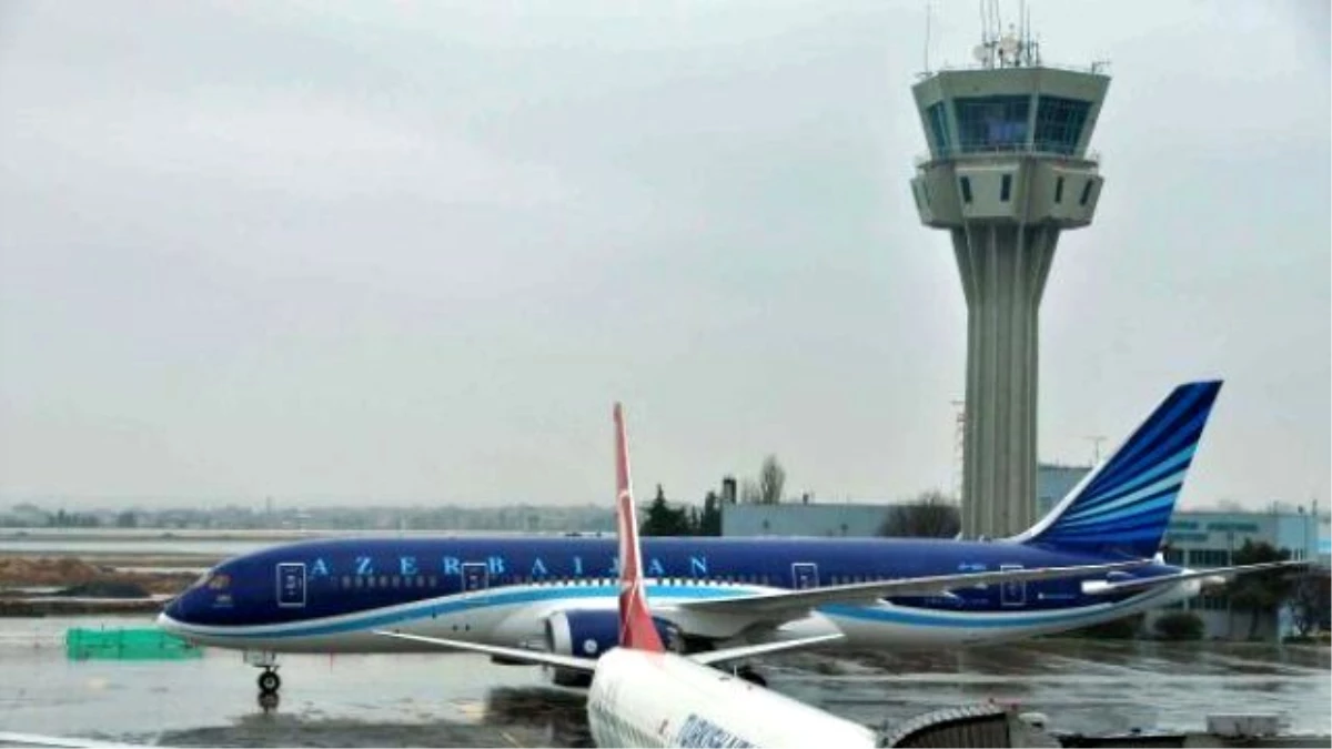 Azerbaycan Havayolları\'nın Yeni Dreamliner\'i Atatürk Havalimanı\'nda