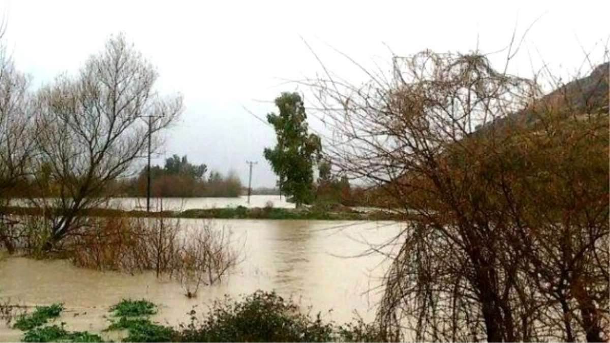 Baraj Kapakları Açıldı, Tarım Arazileri Sular Altında Kaldı