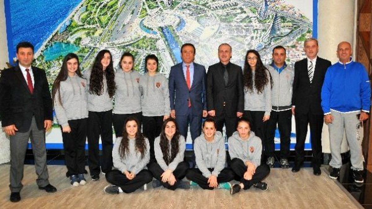 Basketbolculardan Genç\'e Ziyaret