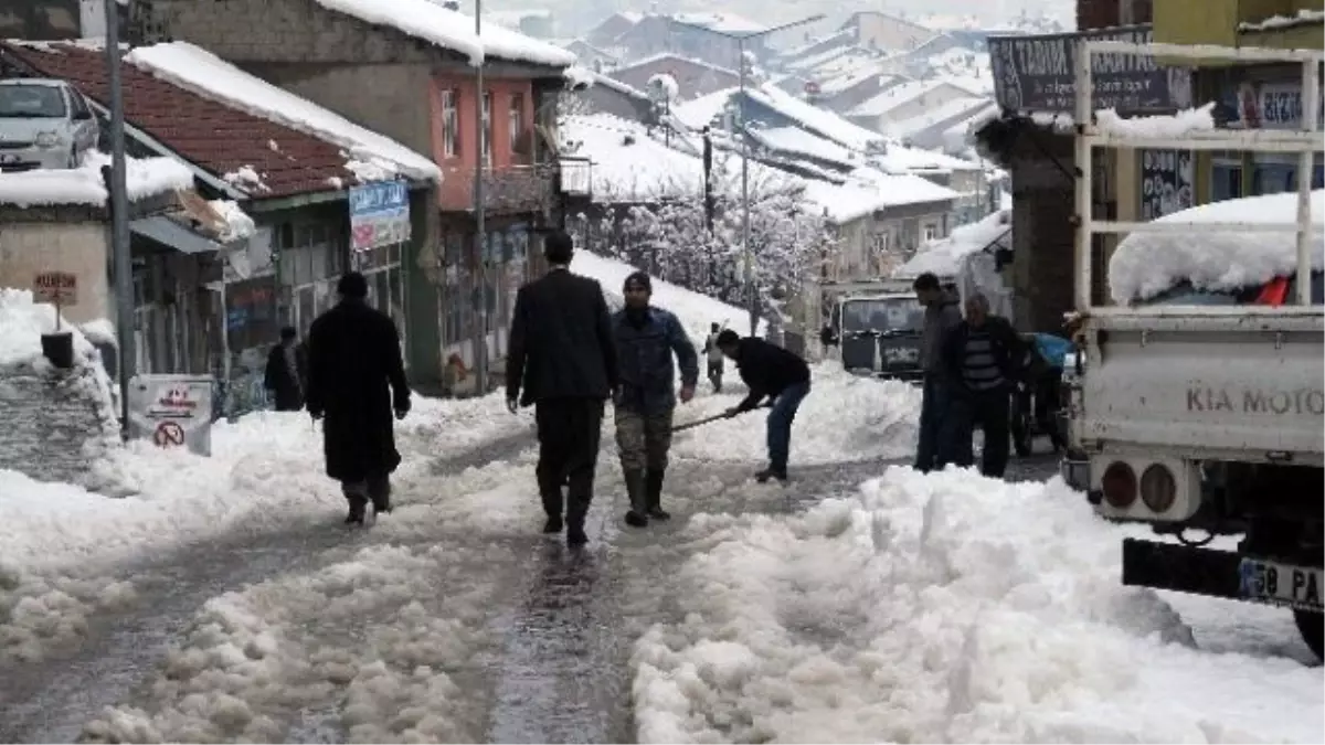 Çelikhan\'da Okullar Bir Gün Tatil Edildi