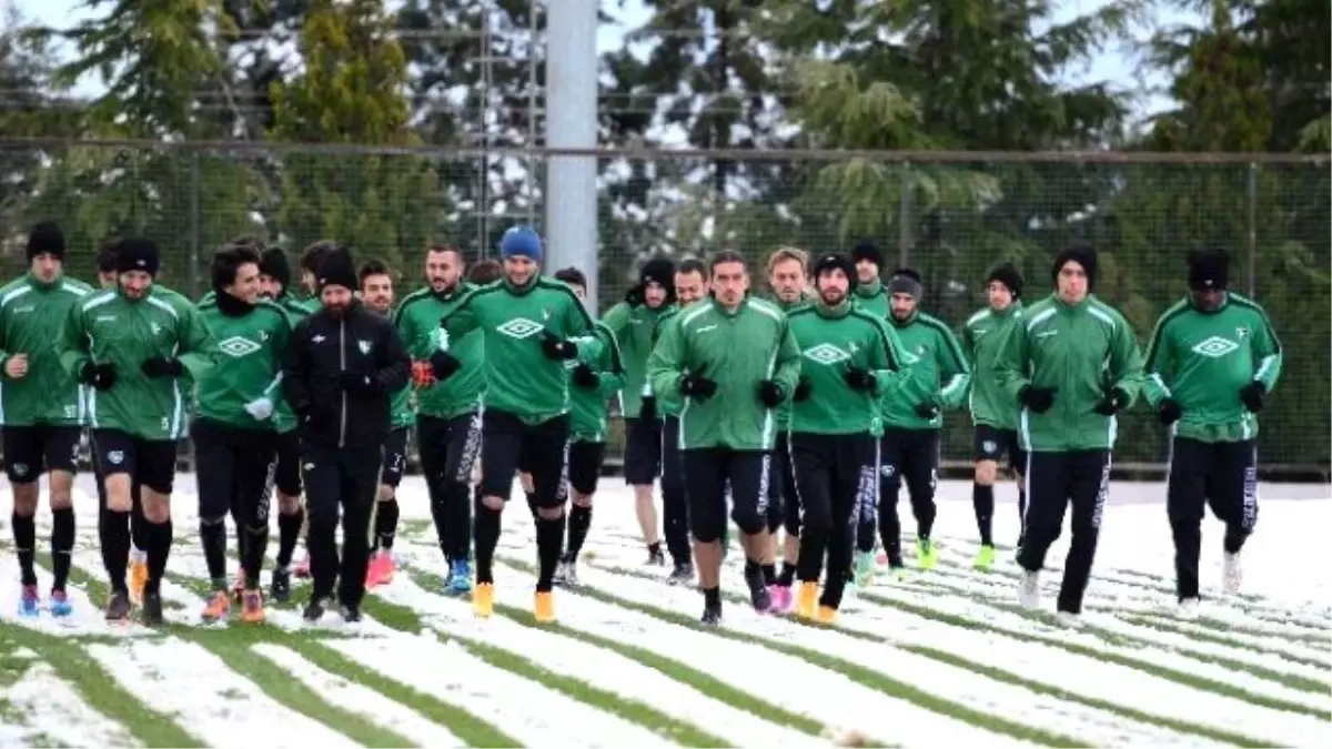 Denizlispor Kar Altında Çalıştı