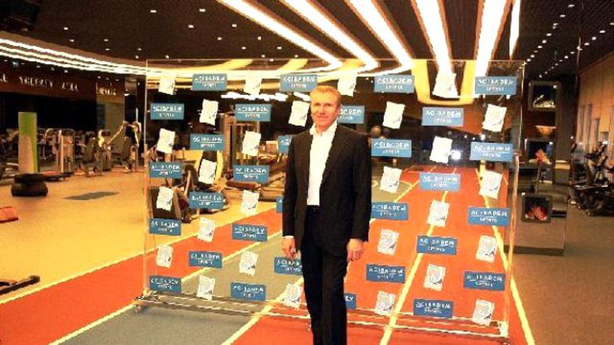 Dünyaca Ünlü Yüksek Atlama Şampiyonu Sergey Bubka, Acıbadem Sports\'u Ziyaret Etti