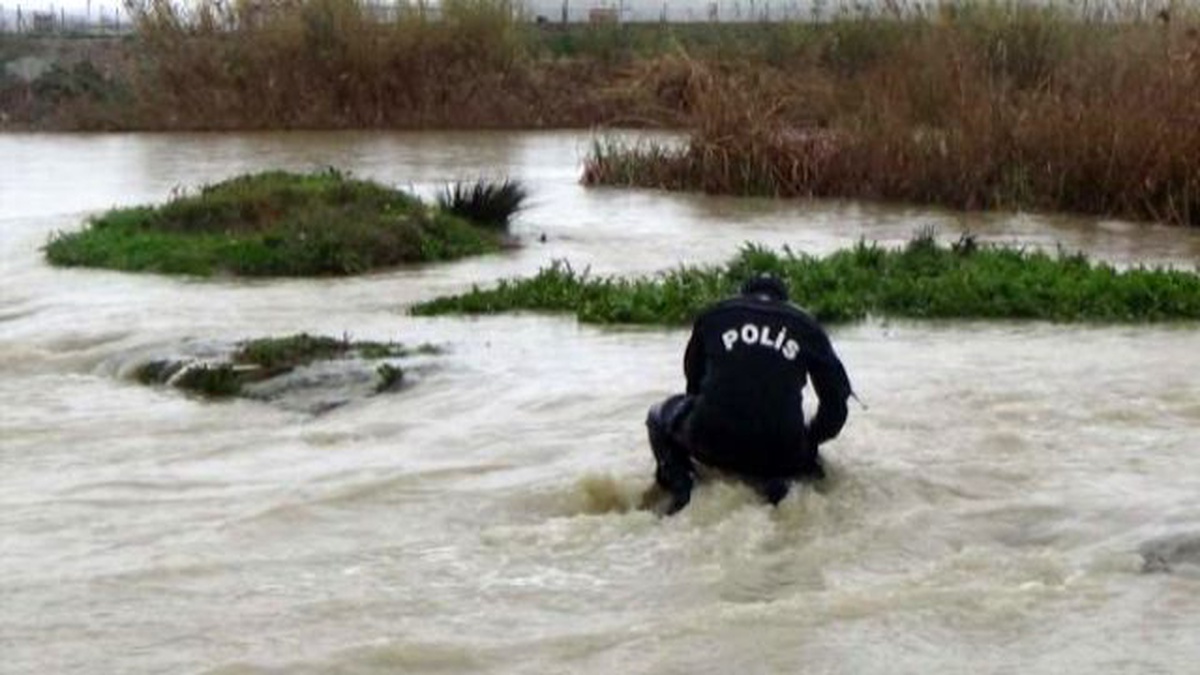 Mersin\'de Dereye Düşen Kişi Aranıyor