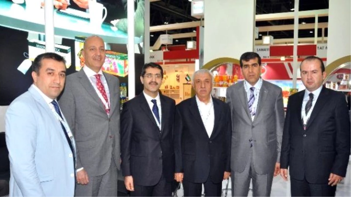 Ekonomi Bakanlığı Müsteşarı Şenel, Dubai Gulfood Fuarı\'nda Türk Firmalarını Ziyaret Etti
