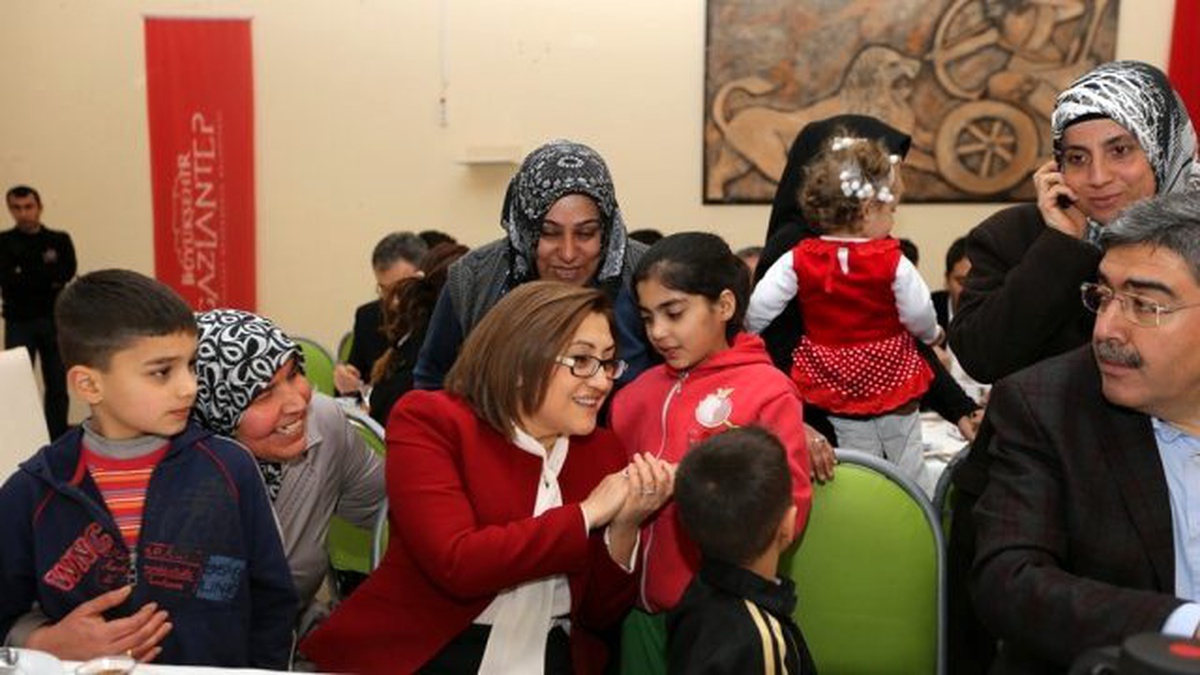 Fatma Şahin, Yetim Çocuklar Ve Aileleriyle Buluştu