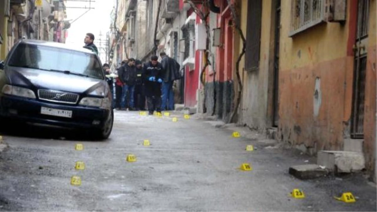 Gaziantep\'te Silahlı Kavga: 2 Yaralı