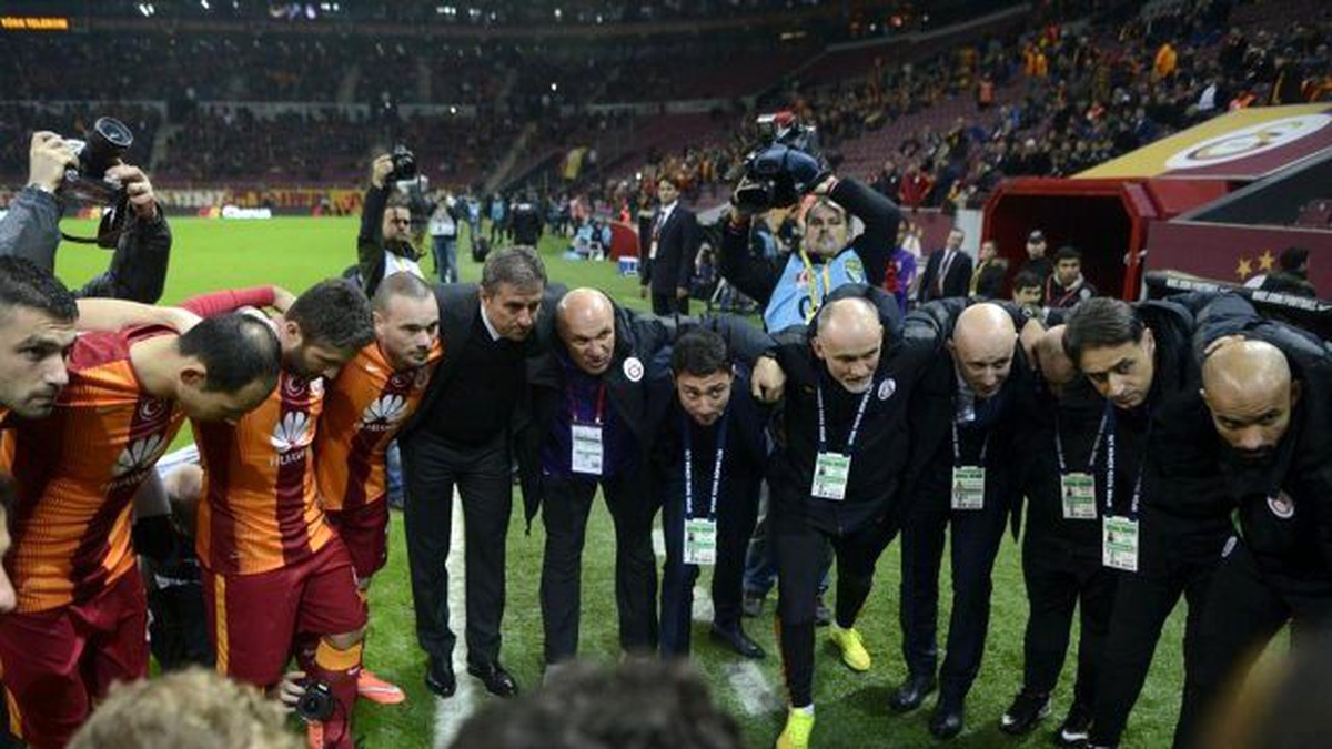 Hamza Hamzaoğlu\'ndan Galatasaraylı Futbolculara Uyarı!