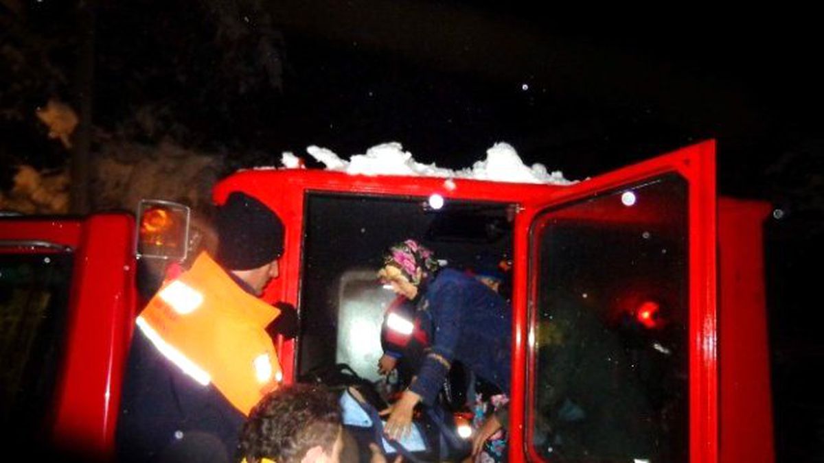 Köyde Mahsur Kalan Hamile Kadını, Afad Ekipleri Hastaneye Ulaştırdı