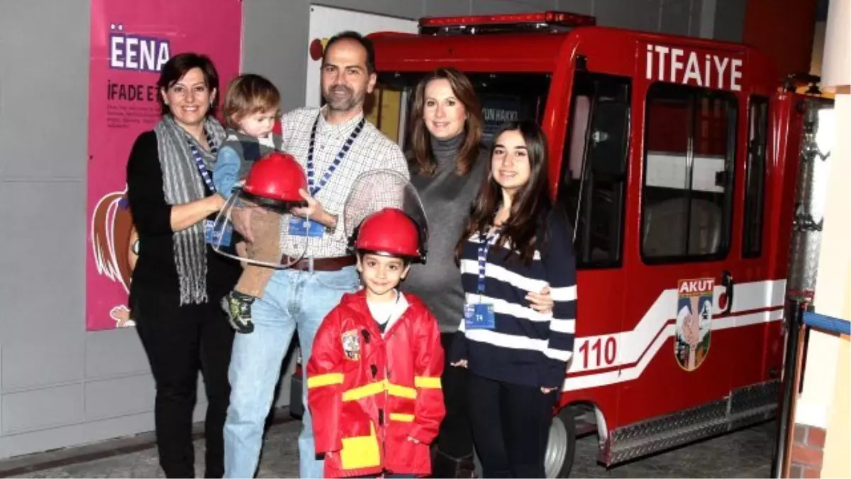 Nasuh Mahruki Oğluyla İtfaiye Aracına Bindi, Şehir Turu Attı