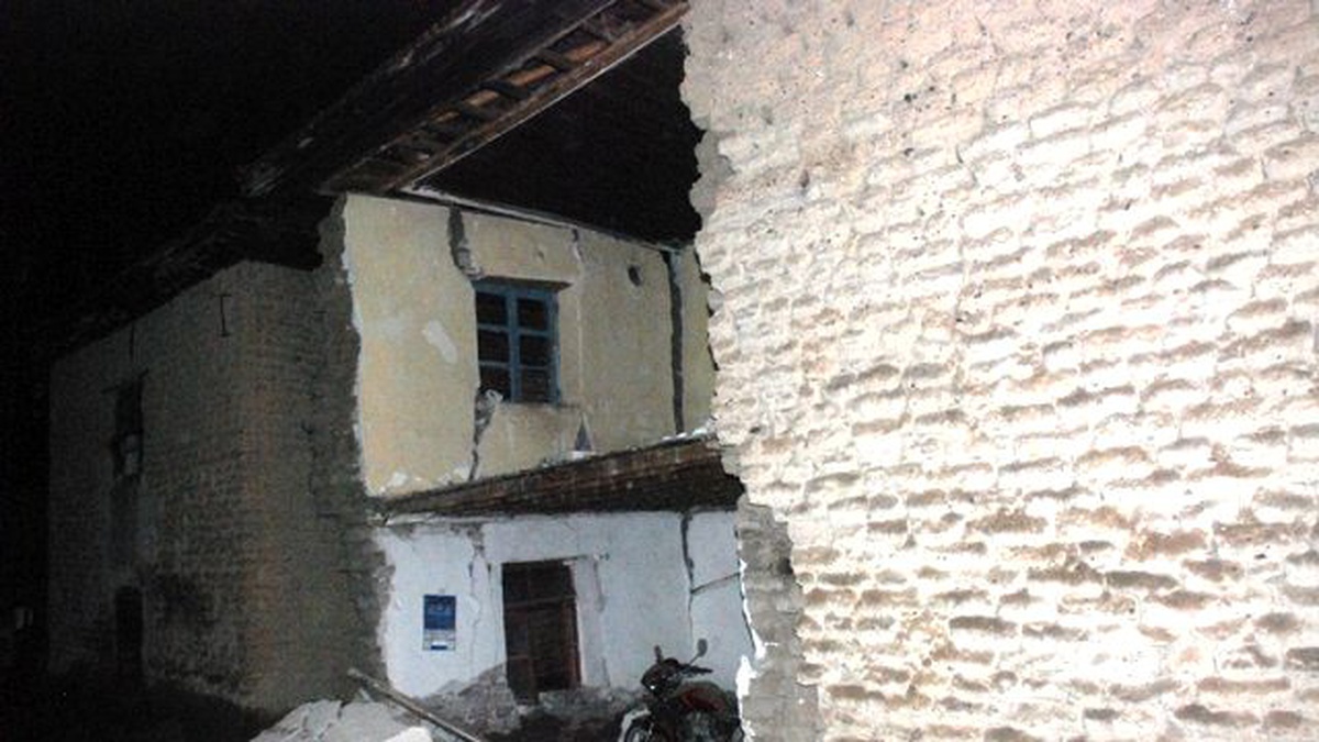 Osmaniye\'de Sağanak Nedeniyle Kerpiç Evin Duvarı Yıkıldı
