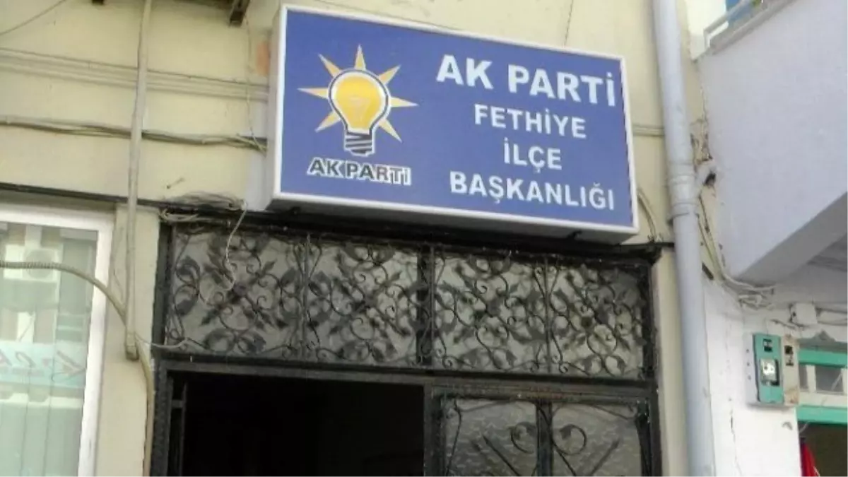 AK Parti Binası Önünde Patlama