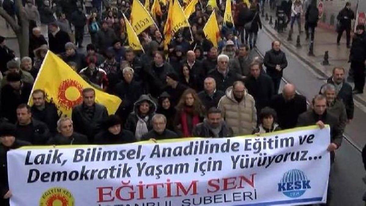 Beyazıt\'tan Cağaloğlu\'na Boykot Yürüyüşü