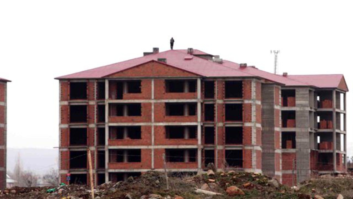 Cinayet İşledikten Sonra Altı Katlı Binaya Çıkıp Ateş Açtı