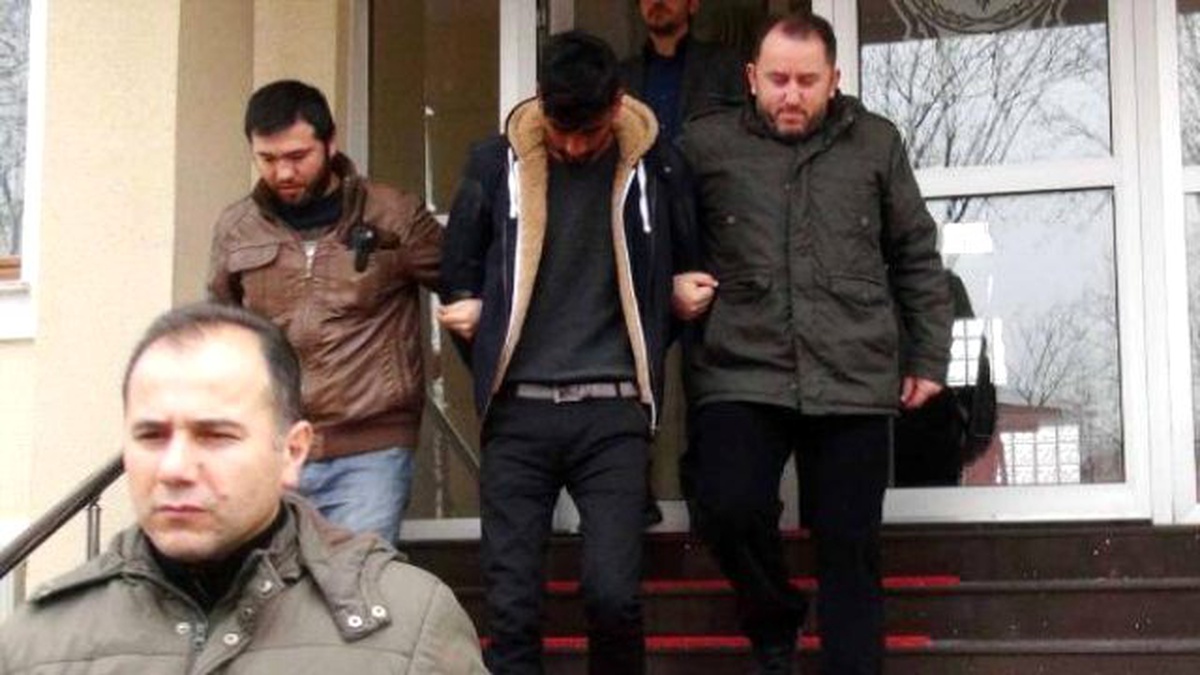 Cumhuriyet Savcısıyım\' Diyerek Anne ve Oğulunu Aynı Gün Dolandırdı