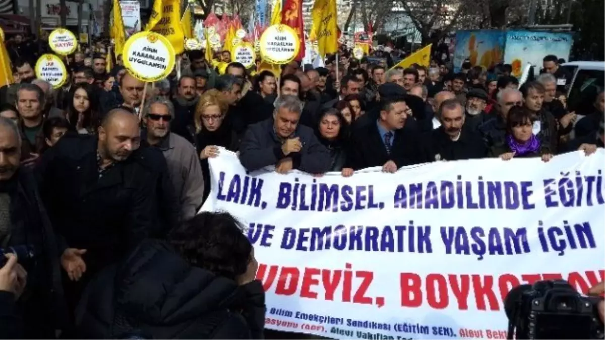 Eğitim-sen\'den "Laik, Bilimsel, Ana Dilde Eğitim ve Demokratik Yaşam" Eylemi