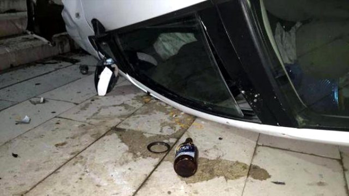 Elazığ\'da Takla Atan Otomobilde Bira Şişeleri