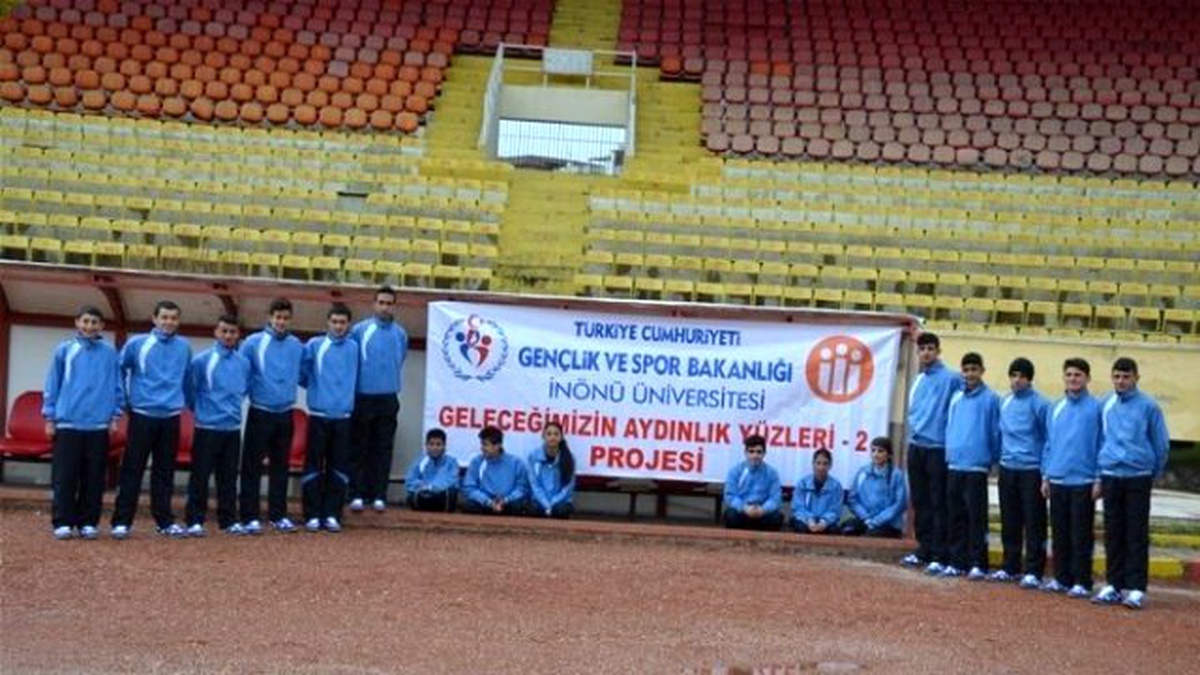 Elit Sporculara Spor Malzemesi Yardımı