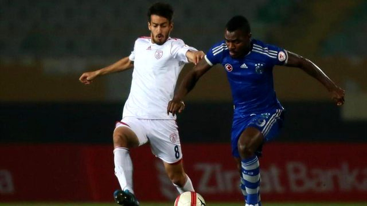Emenike, Lokomotiv Moskova\'nın Kapısından Dönmüş