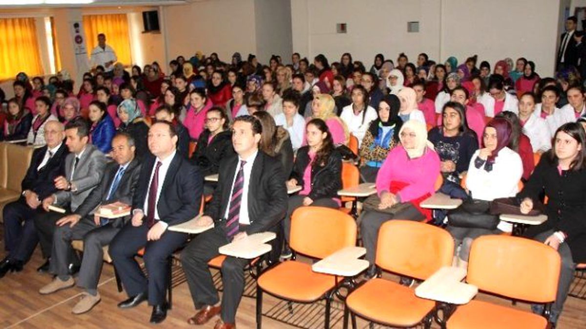 Eski Bakan Kahraman\'dan Genç Kızlara Altın Nasihatler