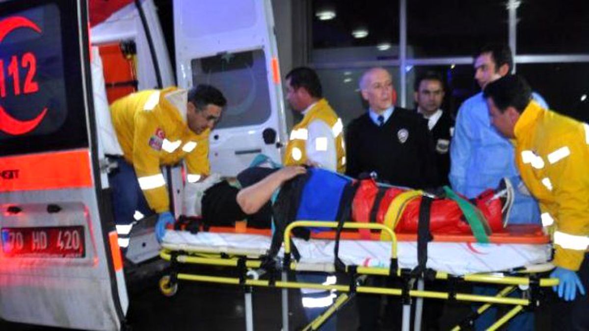 İşçileri Taşıyan Minibüs, Kamyonete Arkadan Çarptı: 16 Yaralı