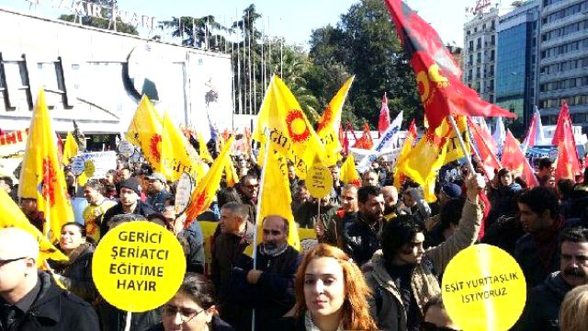 İzmir\'de \'Boykot Yürüyüşü\' Gerginliği (2)