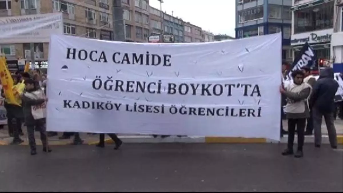 Kadıköy\'de "Boykot" Yürüyüşü