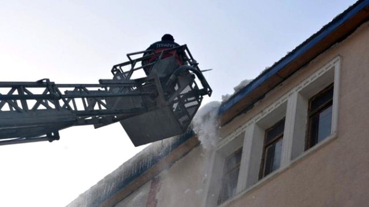 Kars Belediyes\'inden Saçaklara Operasyon!
