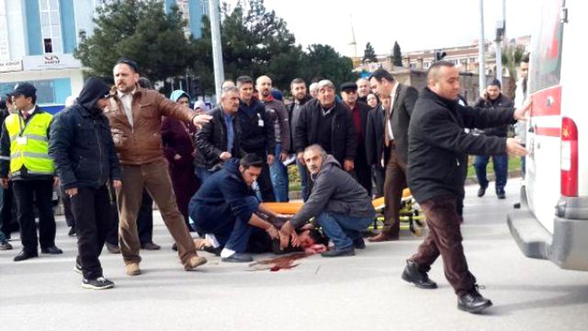 Kırmızı Işıkta Geçince Canından Oluyordu