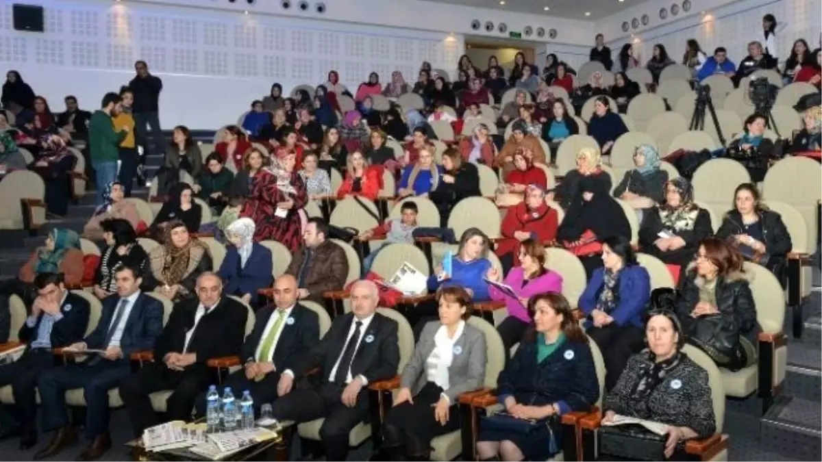 Korkut, "Başörtülü Annelerde Öğrenci Olabiliyor"