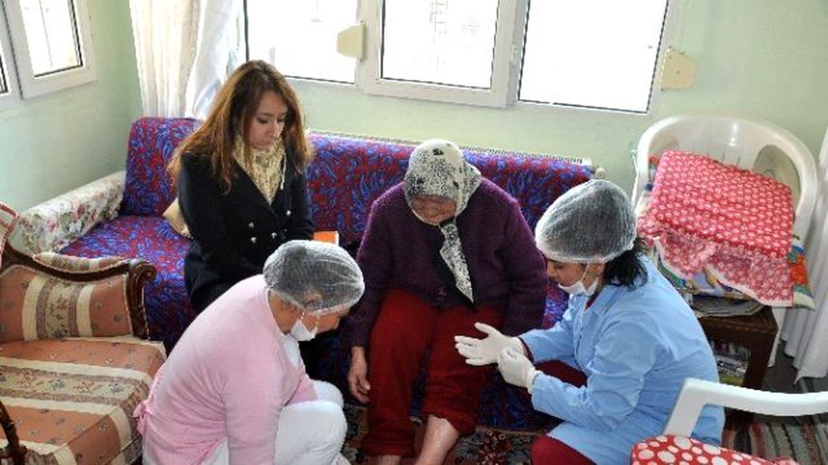 Kuşadası Belediyesi "Evde Bakım Birimi" Göreve Başladı