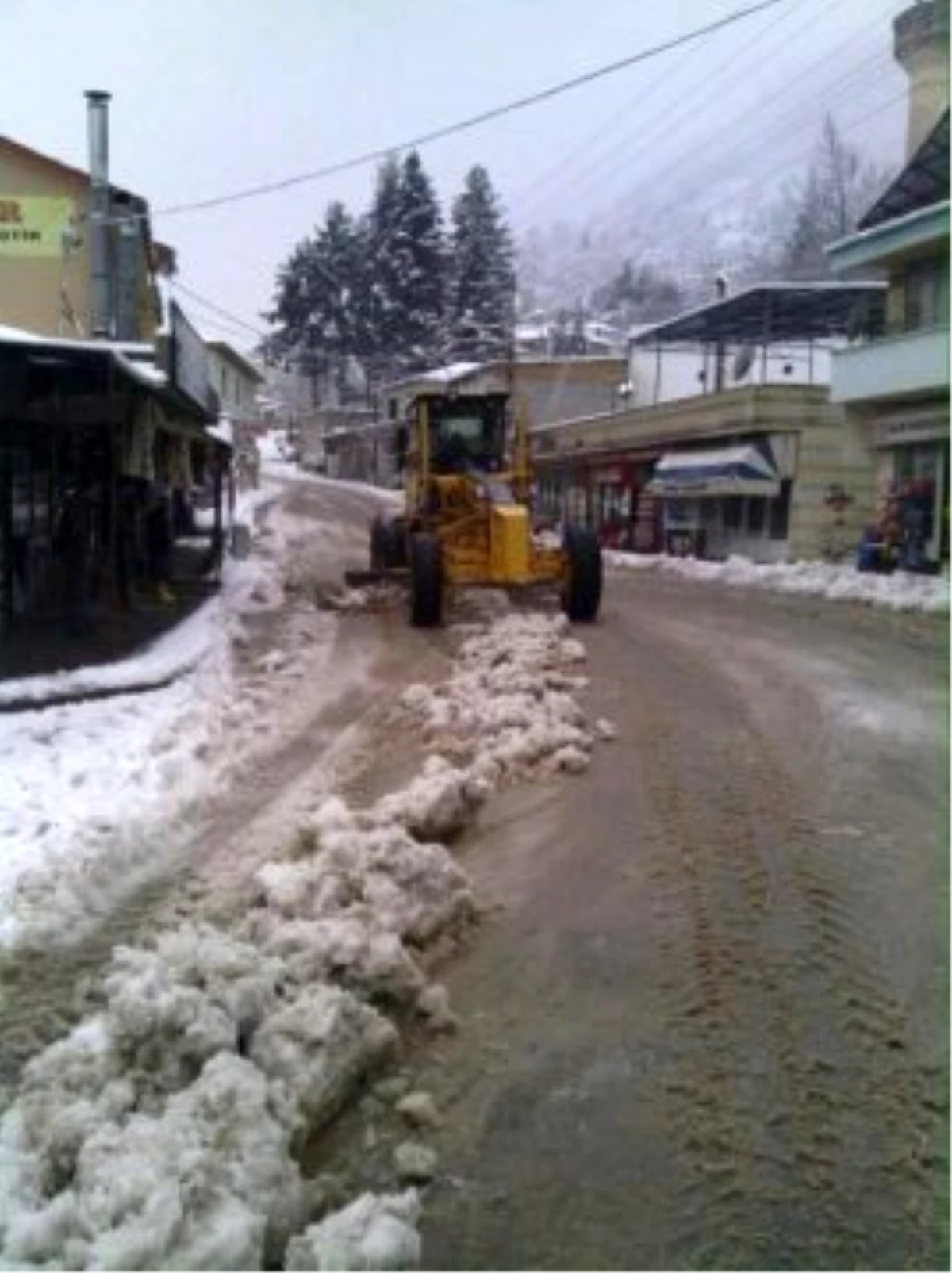 Mezitli\'de Kardan Dolayı Kapanan Yollar Açılıyor