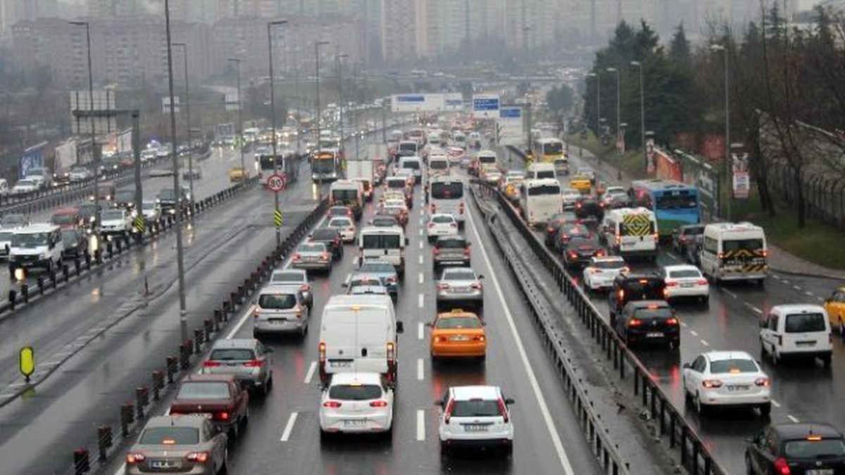 Yoğun Sis Sürücülere Zor Anlar Yaşattı