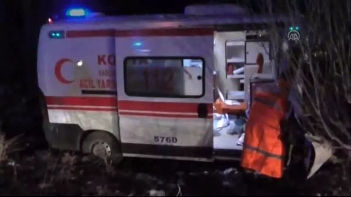 Ambulans ile İş Makinesi Çarpıştı: 4 Yaralı