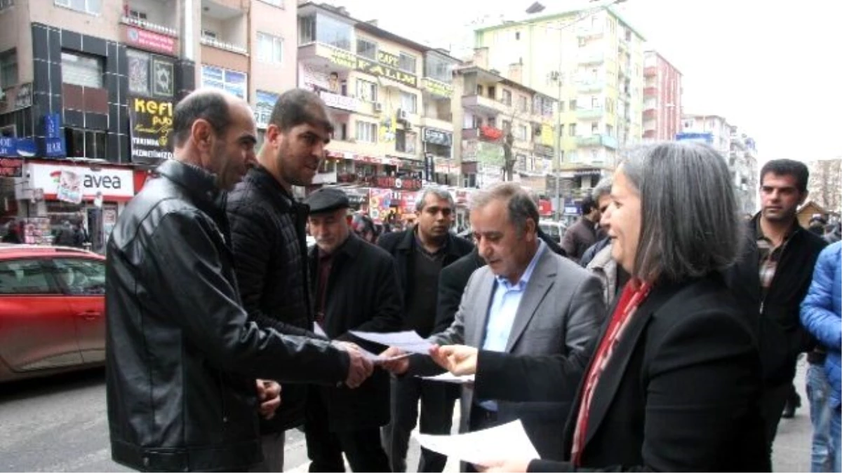 Diyarbakır\'da 15 Şubat Yürüyüşü İçin Bildiri Dağıtıldı