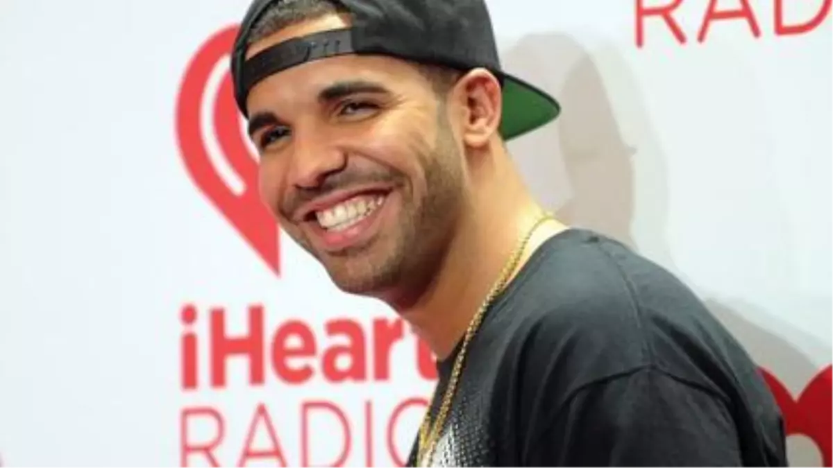 Drake Drops Surprise Mixtape On Unsuspecting Internet