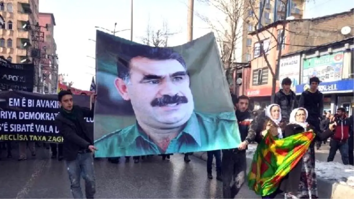 Hakkari\'de Öcalan Yürüyüşü(2)