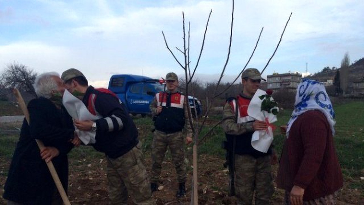 Jandarma, 14 Şubat Sevgililer Gününü Kutladı