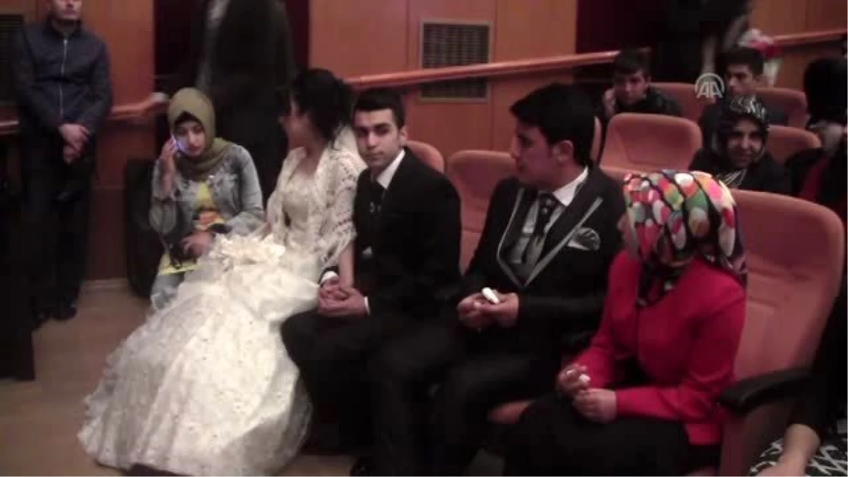 Kahramanmaraş\'ta Biri İngiliz 40 Çift, Düzenlenen Toplu Nikah Töreniyle Evlendi