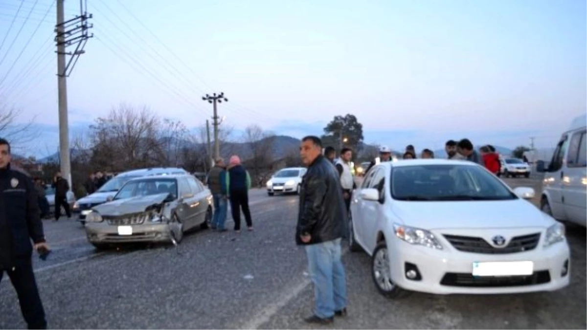Ortaca\'da Trafik Kazası; 5 Yaralı
