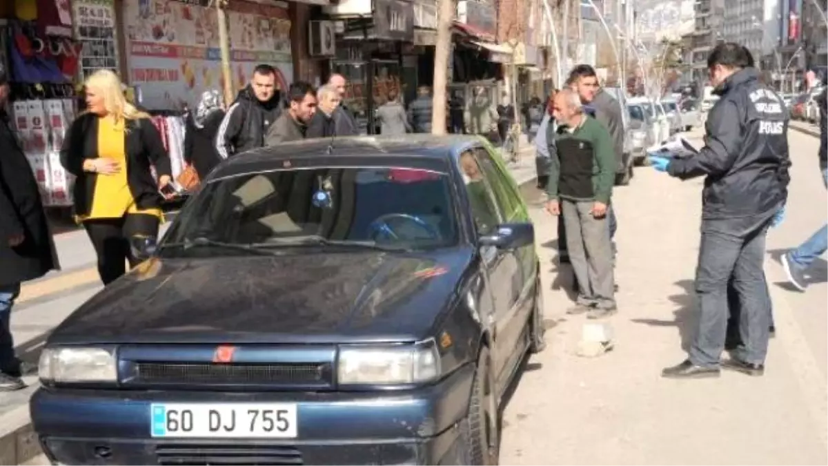 Otomobilinin Lastikleri Kesilen Kadın Şikayetçi Oldu