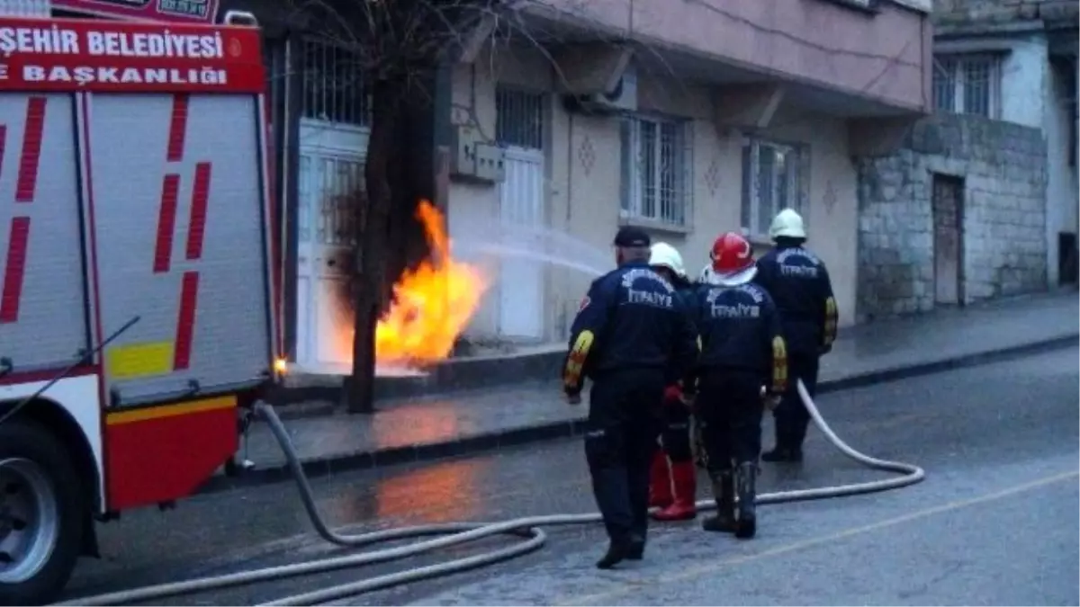 Sızan Doğalgazın Alev Alması Korku Dolu Anlar Yaşattı