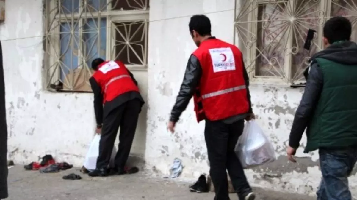 Türk Kızılayı\'ndan Silopi\'deki Mülteci Ailelere Yardım