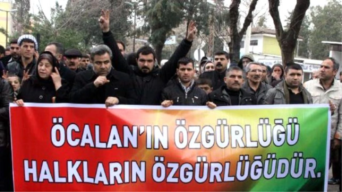 Viranşehir ve Siverek\'te Öcalan\'ın Yakalanması Protesto Edildi