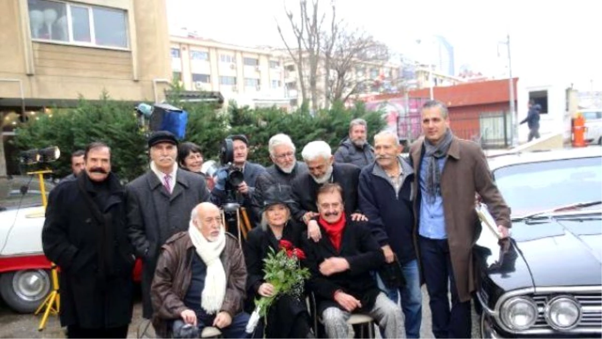 Yeşilçam\'ın Ünlüleri 14 Şubat Sevgililer Gününde Kadıköy\'de Biraraya Geldi