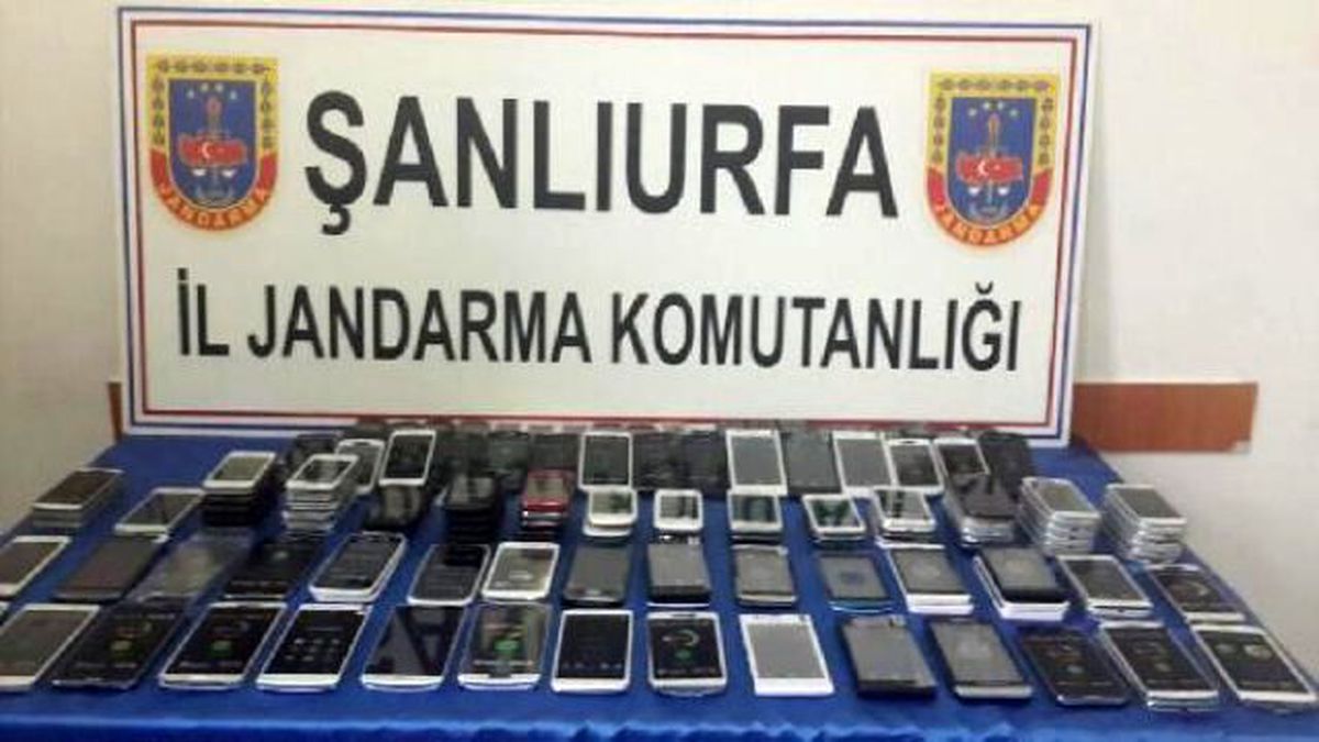 Yolcu Minibüsünde 140 Kaçak Cep Telefonu Ele Geçirildi