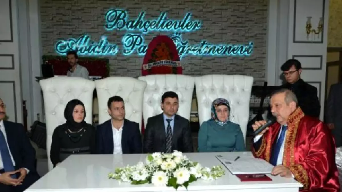 Bahçelievler Belediyesi\'nden Sevgililere Resmi Nikah