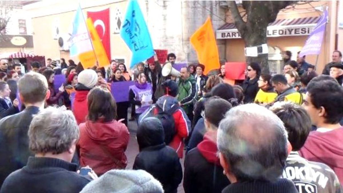 Bartın\'da Özgecan İçin Basın Açıklaması Yapıldı