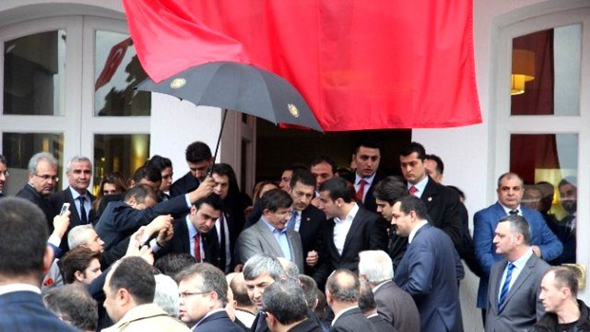 Başbakan Davutoğlu Antalya\'dan Ayrıldı
