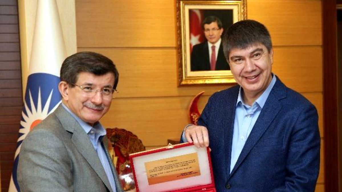 Başbakan Davutoğlu\'na, Antalya\'nın Anahtarı Verildi