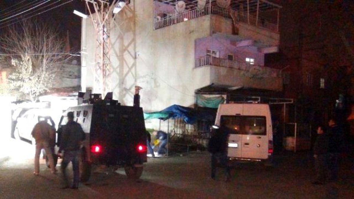Batman\'da Polis Karakoluna Saldırı: 1 Yaralı